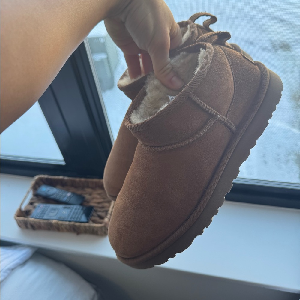 Ugg Minis size 8 chestnut
